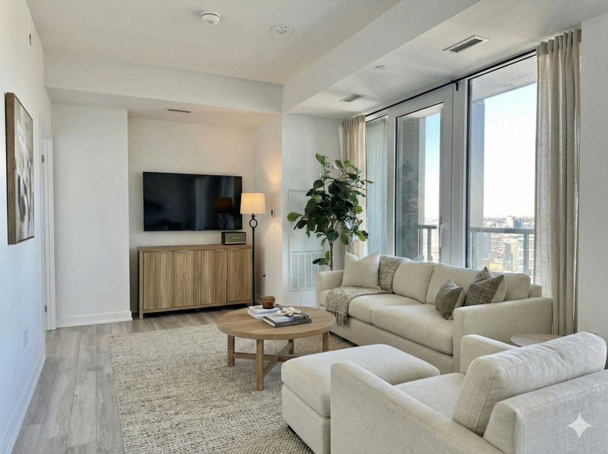 Simcoe St 高层精品公寓 - 主图